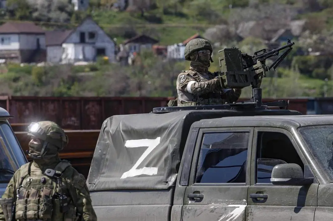 Militares rusos en Mariupol. - efe
