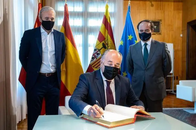 Landaluce, en un acto junto al alcalde de Zaragoza. - A. I.