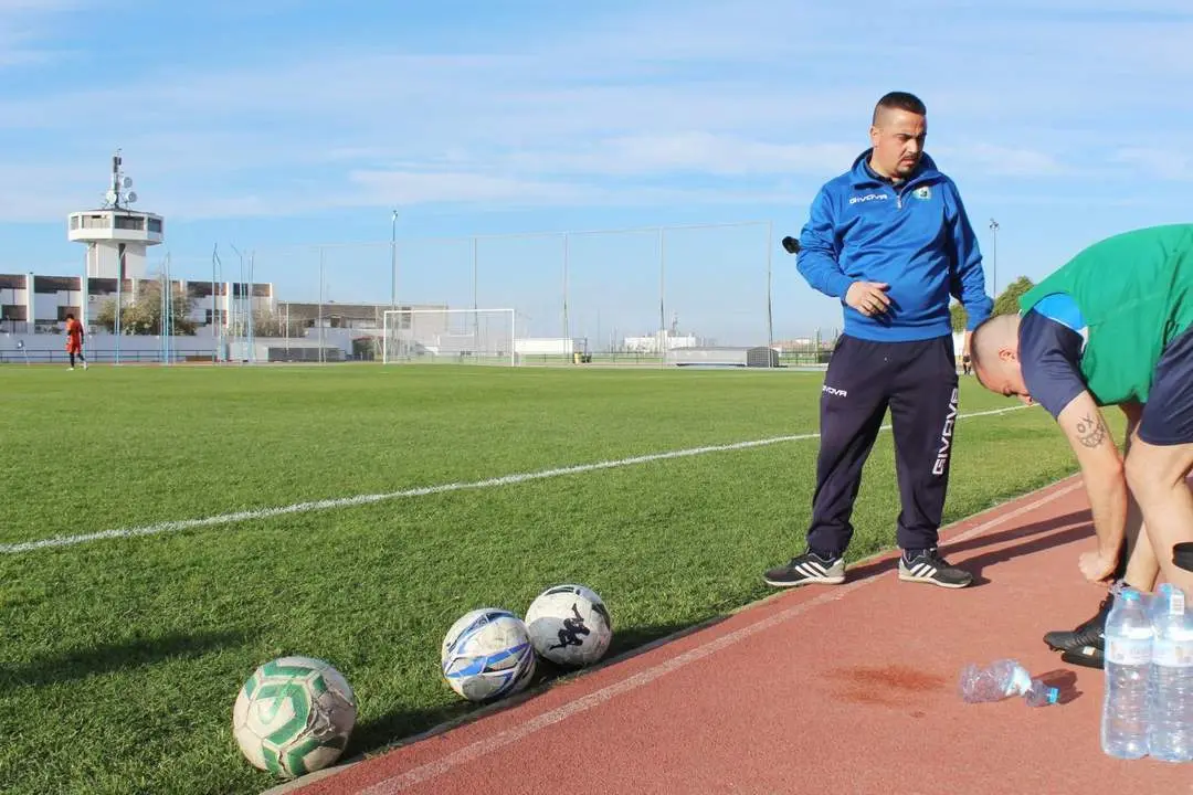 Hugo Virl&aacute;n, uno de los entrenadores de la Divina Pastora - Ra&uacute;l J. Bustillos
