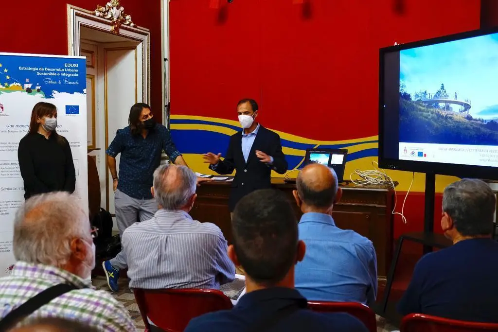 Presentaci&oacute;n del proyecto del parque mirador del V Centenario a los vecinos. - Informaci&oacute;n.