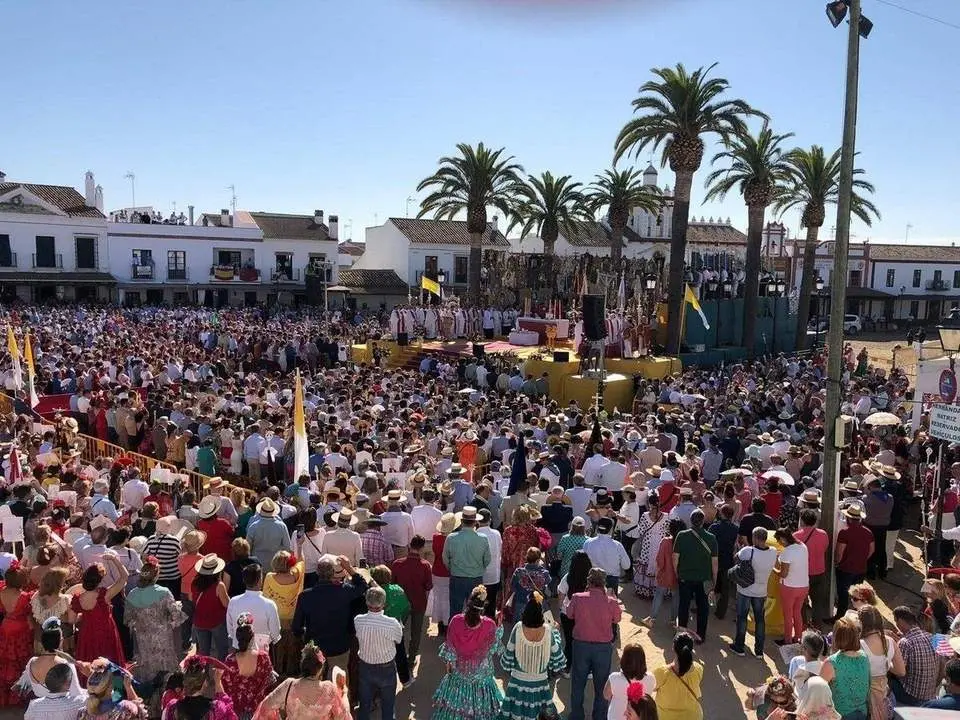 Misa pontifical de Pentecost&eacute;s en El Roc&iacute;o. - VH