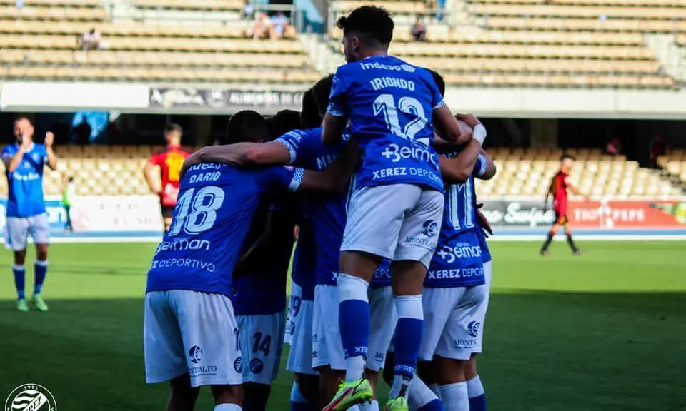 El Xerez DFC celebra un gol esta temporada en el Estadio Municipal de Chap&iacute;n. - xerezdfc.com