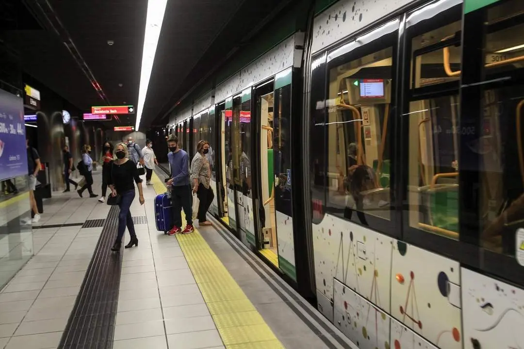 Viajeros en el Metro de M&aacute;laga (archivo). - Junta de Andaluc&iacute;a