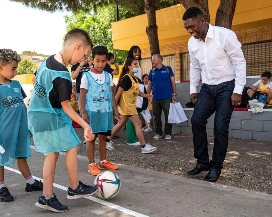 Visita de la UEFA al proyecto 'Deporte por Refugio'. - CEAR