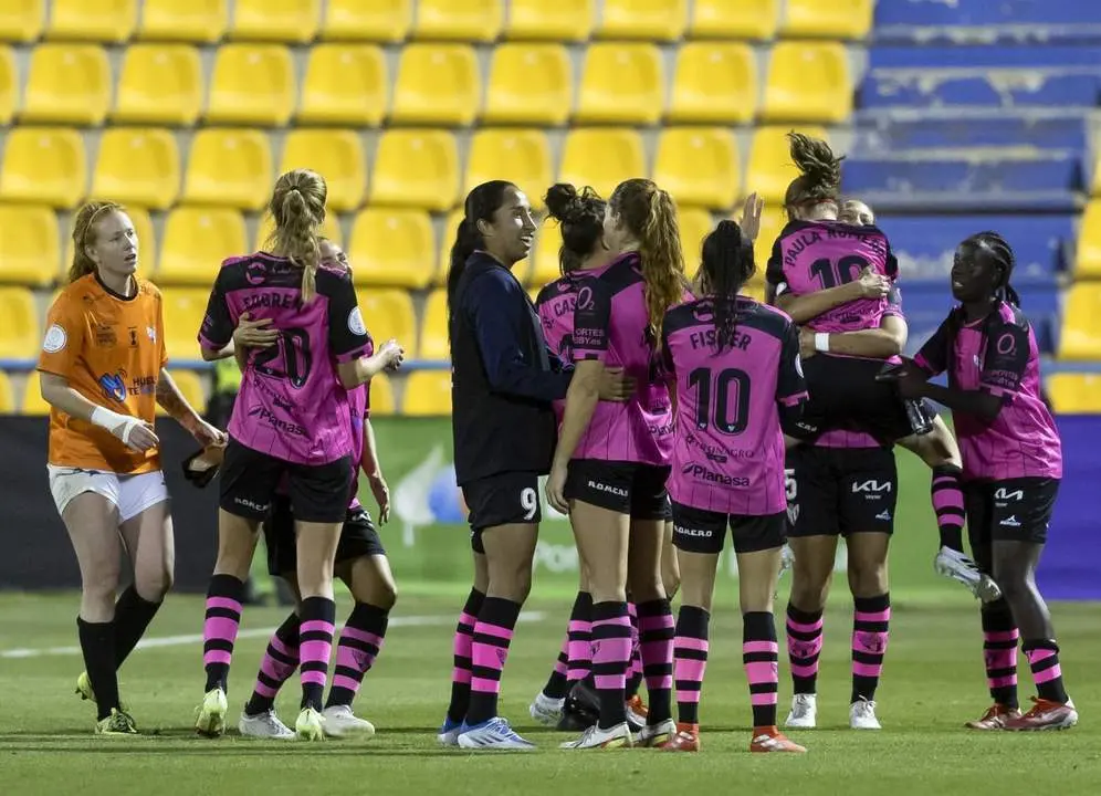 El Sporting celebra su victoria al finalizar el partido. - EFE