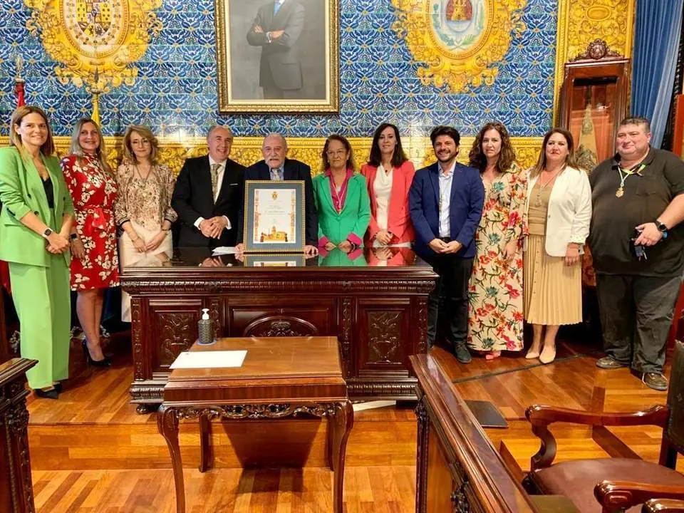 Melgar, honrado como Hijo Adoptivo de Algeciras. - AI
