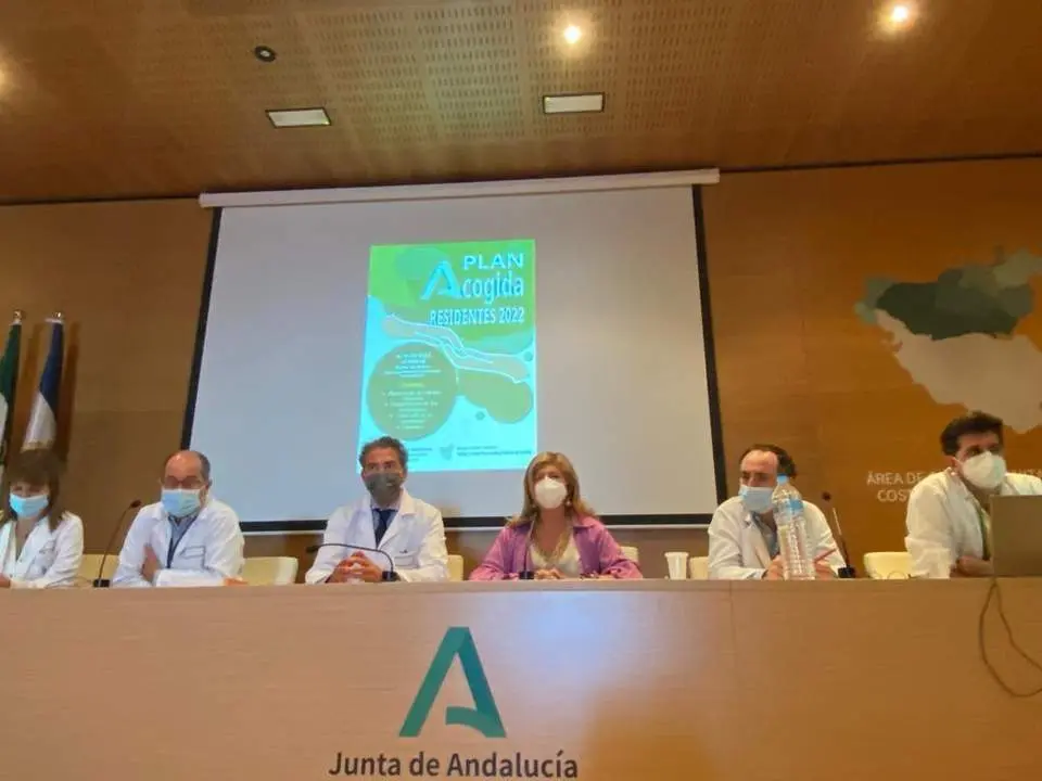 El gerente del &Aacute;rea y la delegada de Salud dieron la bienvenida a los residentes.  - Junta