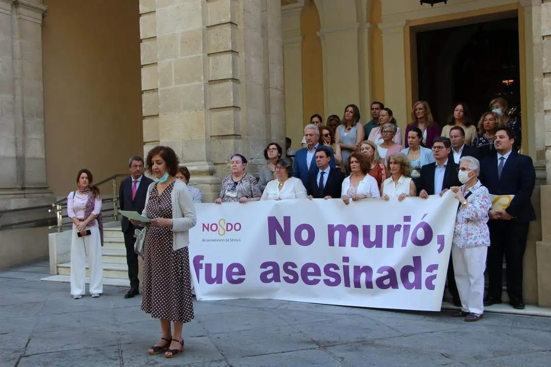Minuto de silencio en el Ayuntamiento de Sevilla.  - AYTO SEVILLA