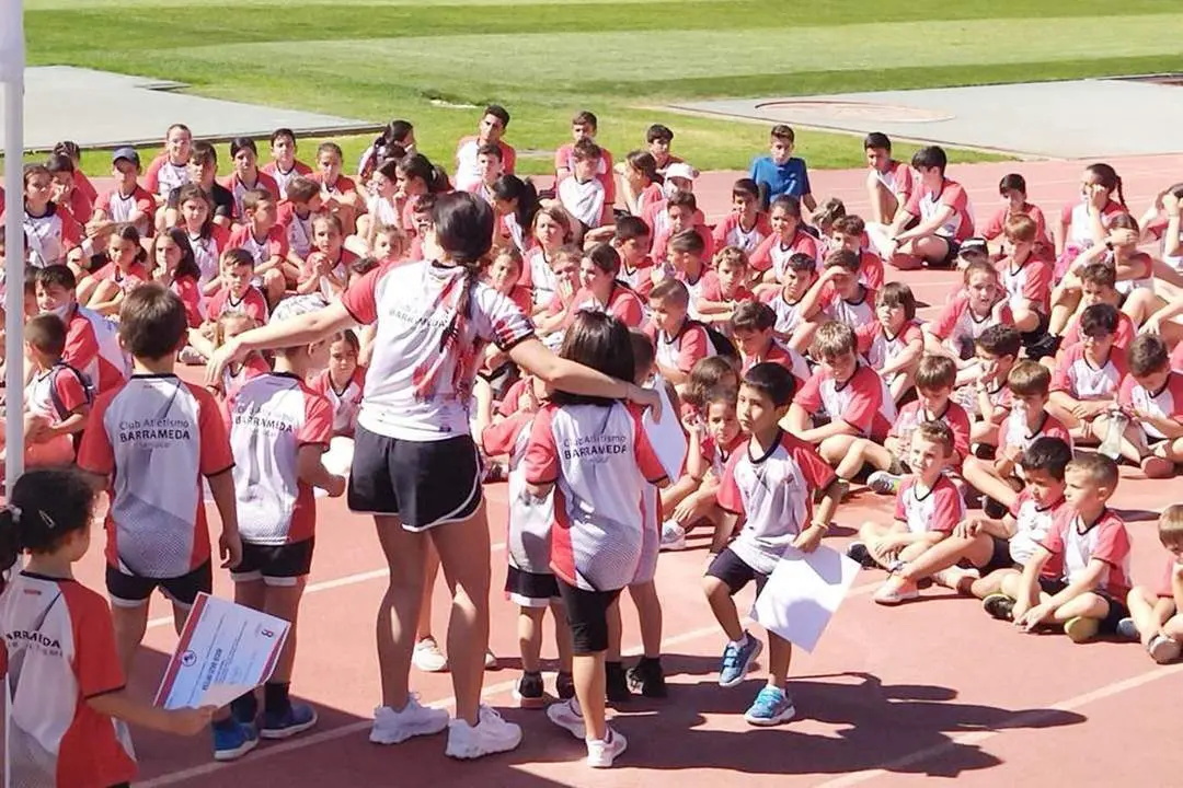 La Clausura de las Escuelas se convirti&oacute; en una gran fiesta del atletismo sanluque&ntilde;o - CAB