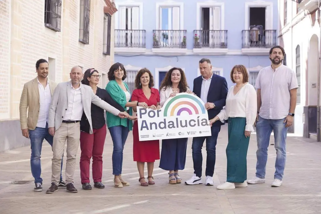 La candidata del grupo, Inmaculada Nieto, (4d), en la presentaci&oacute;n de la coalici&oacute;n Por Andaluc&iacute;a. - EP