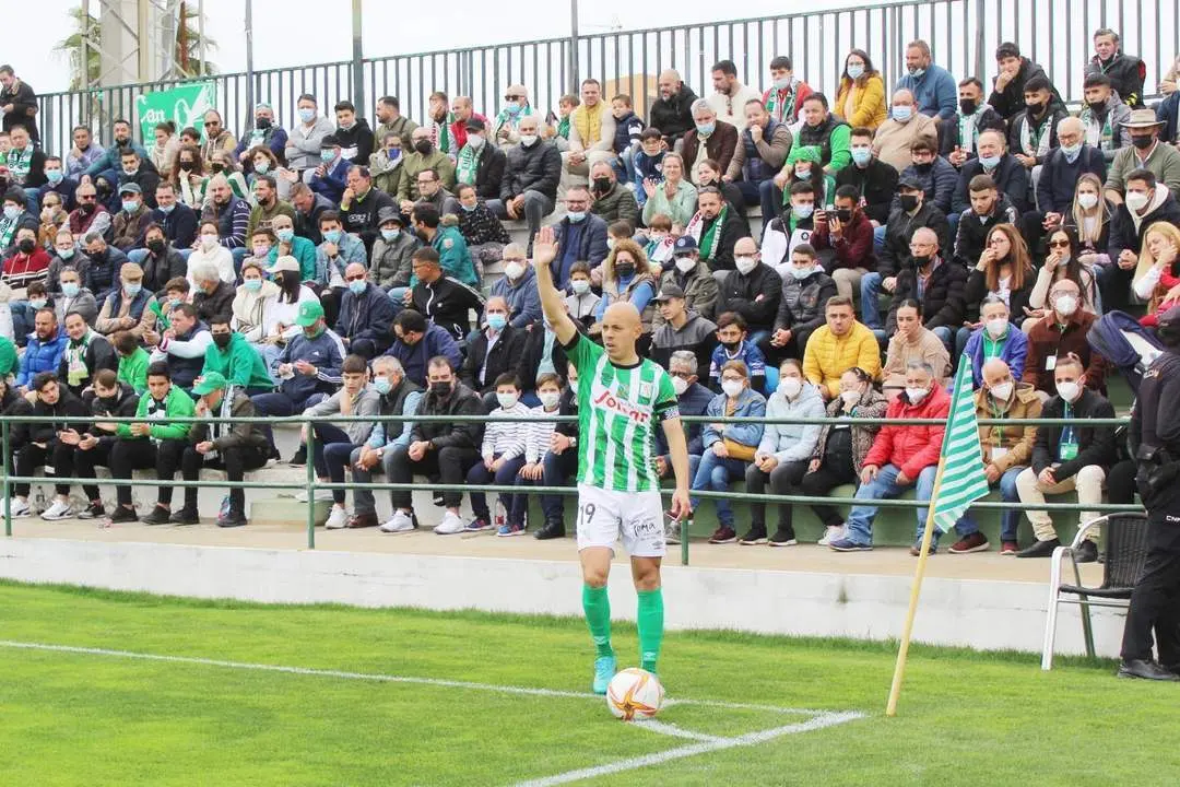 Toni, que es natural de &Eacute;cija, se gan&oacute; el aprecio de la afici&oacute;n del Atl&eacute;tico Sanluque&ntilde;o - Ra&uacute;l J. Bustillos