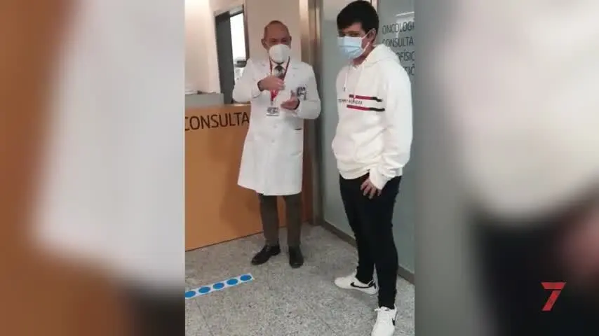 Jaime cumple su sue&ntilde;o y toca la campana tras 46 d&iacute;as de tratamiento