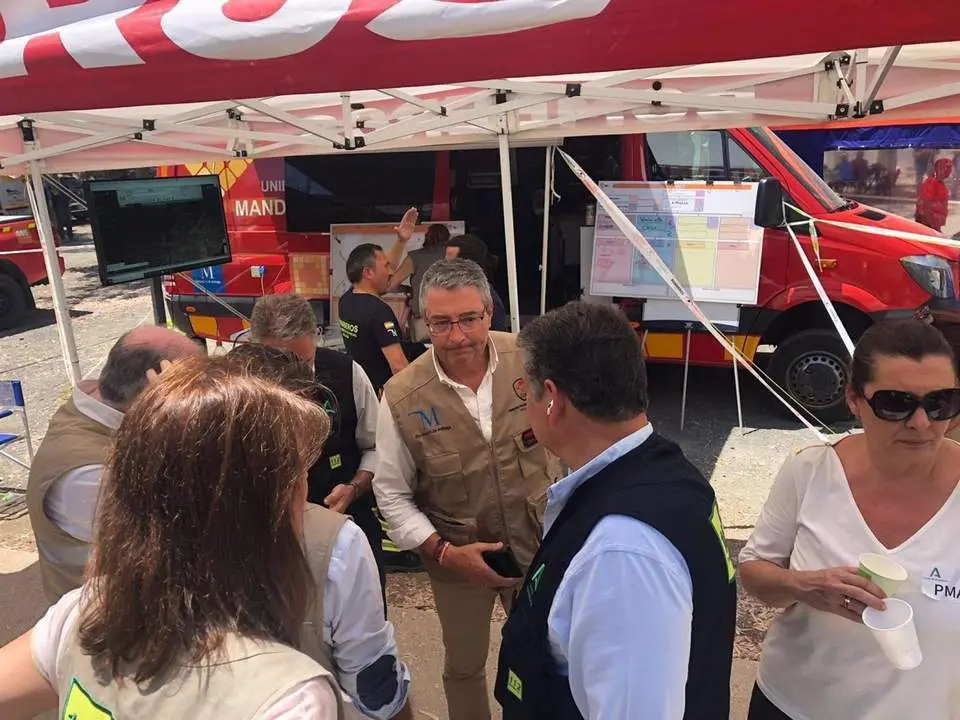 Francisco Salado, en el puesto de mando del incendio forestal de Pujarra. - DIPUTACI&Oacute;N