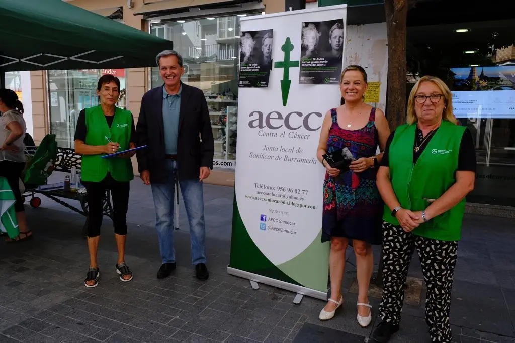 La AECC de Sanl&uacute;car pide que las playas sean espacios libres de humo. - Informaci&oacute;n.