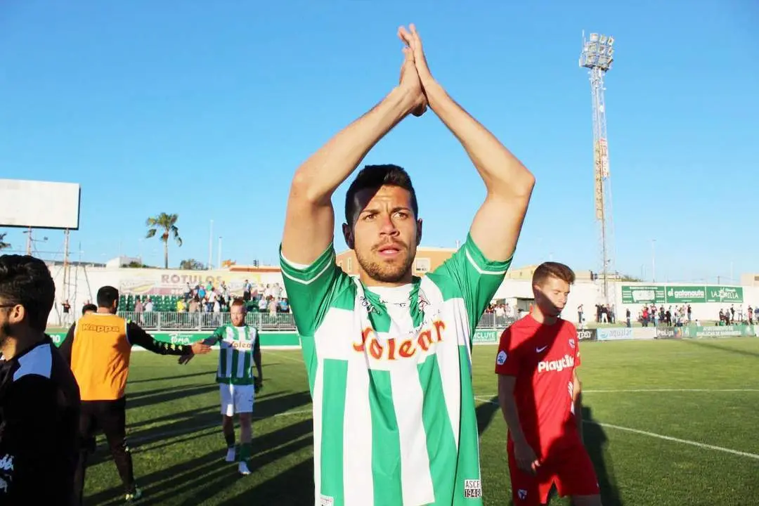 Pel&oacute;n, un jugador muy querido por la afici&oacute;n del Atl&eacute;tico Sanluque&ntilde;o - Ra&uacute;l J. Bustillos