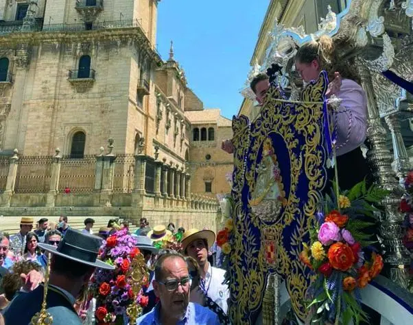 La Hermandad de El Roc&iacute;o por las calles de la capital.   - Viva Ja&eacute;n.