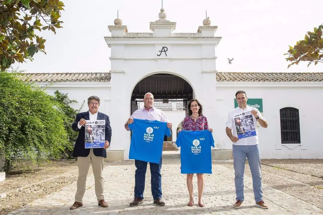 La delegada del Gobierno andaluz en funciones, Susana Cayuelas, en la presentaci&oacute;n de la Carrera Nocturna del Alamillo, en el Cortijo. - JUNTA