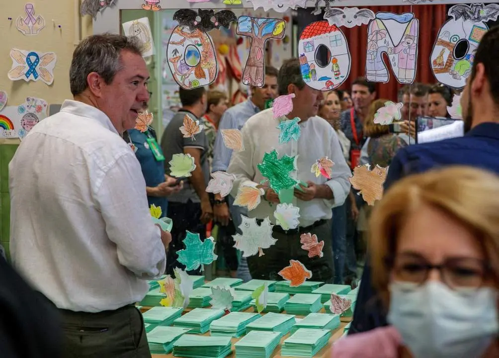 Espadas votando en su distrito. - EFE