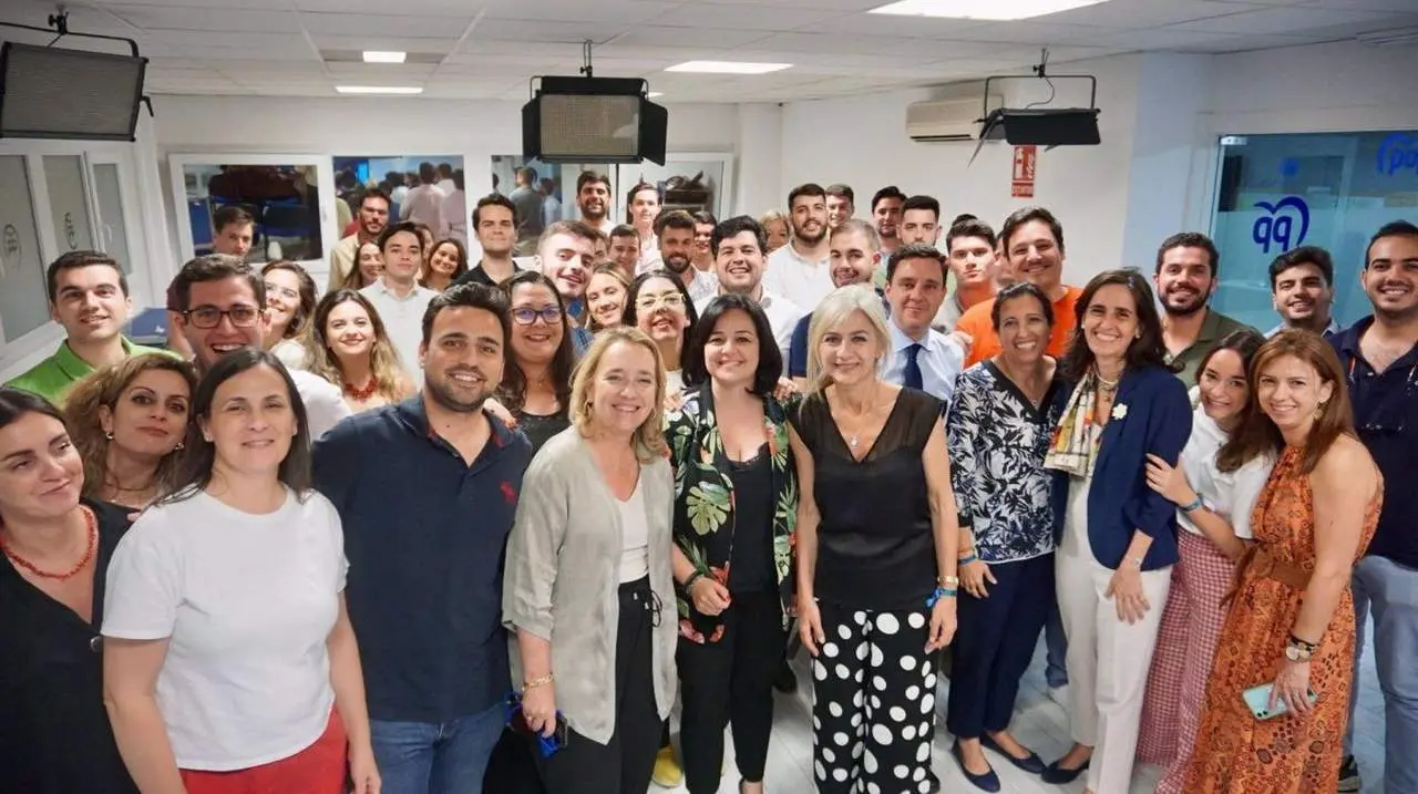 Virginia P&eacute;rez, presidenta provincial del PP, celebra los resultados del 19J para su formaci&oacute;n en la sede de la formaci&oacute;n. - PP