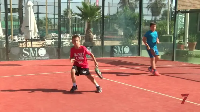 Adri&aacute;n Gonz&aacute;lez, mejor benjam&iacute;n de p&aacute;del de Espa&ntilde;a, afronta el Campeonato de Andaluc&iacute;a