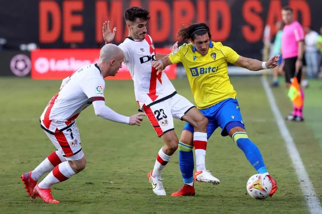 Pacha Espino, en el partido de ida ante el Rayo Vallecano. - EFE