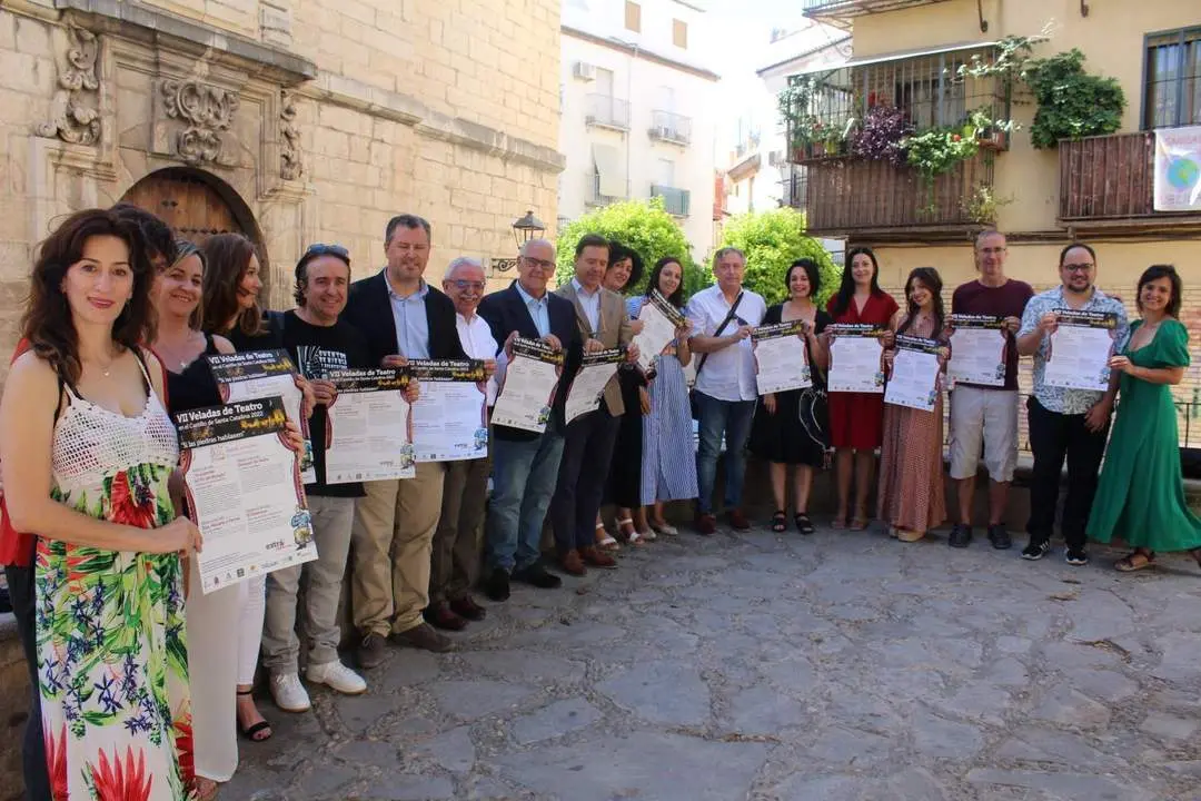 Organizadores, autoridades, representantes de las compa&ntilde;&iacute;as teatrales y patrocinadores.   - Viva Ja&eacute;n.