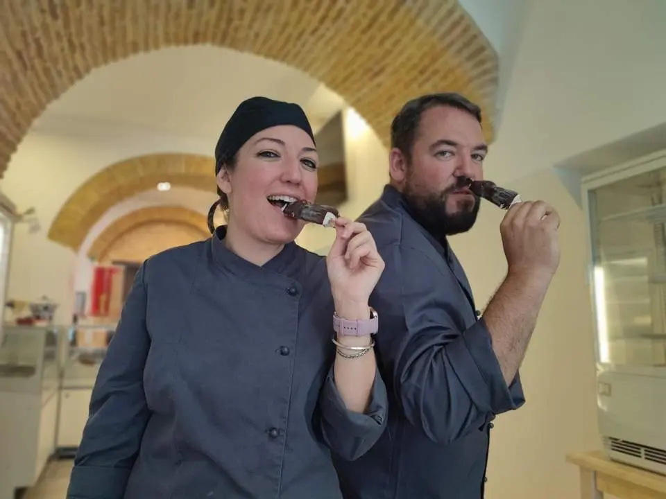 Ana Beatriz y Juan Francisco, heladeros artesanos de Mastren. - Barriento