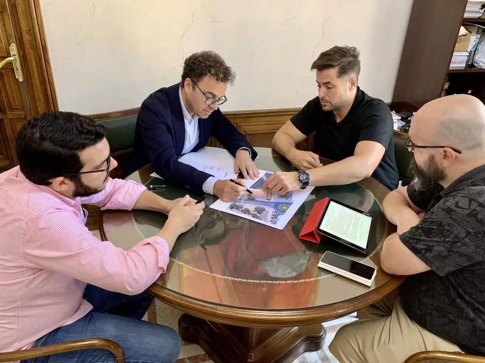 Reuni&oacute;n entre el Ayuntamiento y la Hermandad del Carmen. - VH