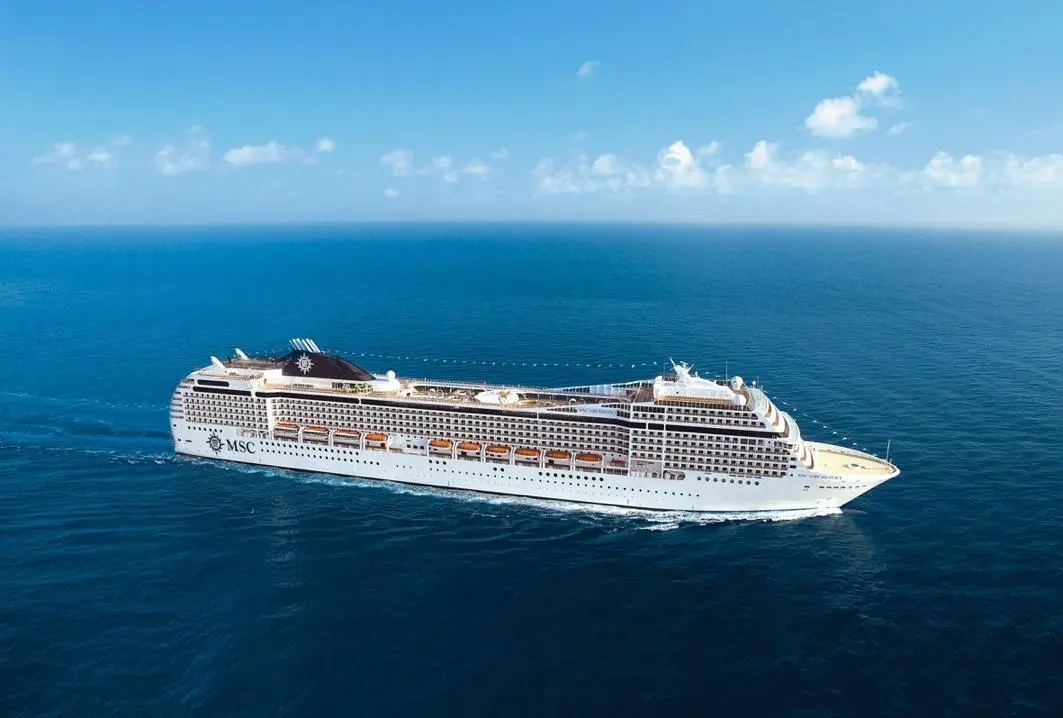 &bull;	MSC Orchestra ha iniciado su temporada de verano en el puerto de C&aacute;diz. - VIVA