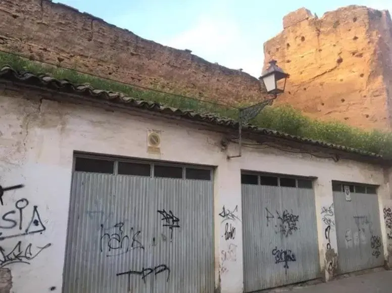 Tramo de la muralla de And&uacute;jar. - Junta
