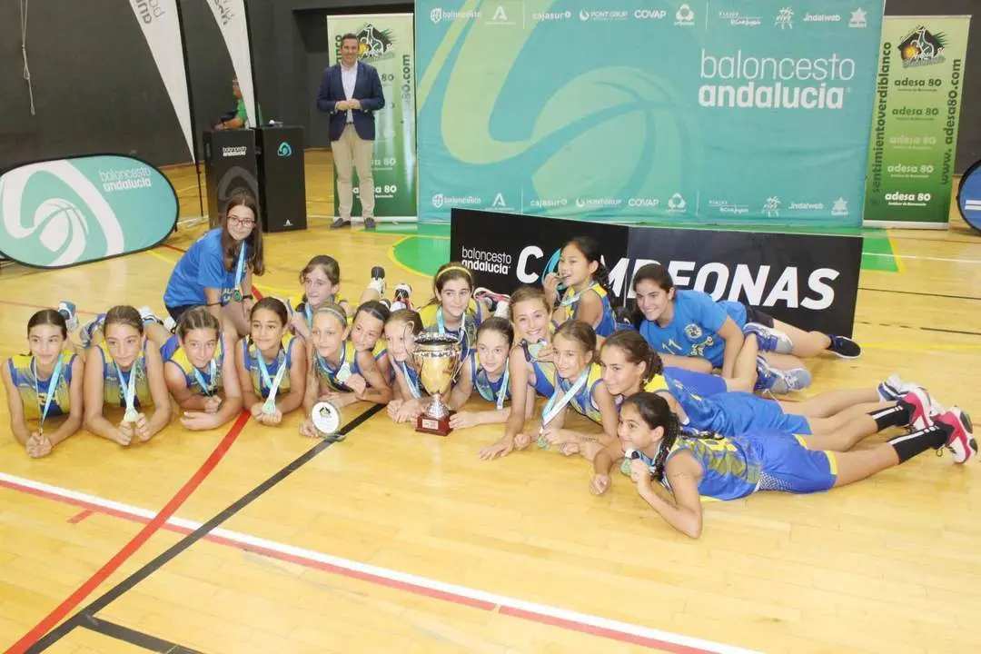 Las jugadoras de La Salle de C&oacute;rdoba no pudieron disimular su alegr&iacute;a - Ra&uacute;l J. Bustillos