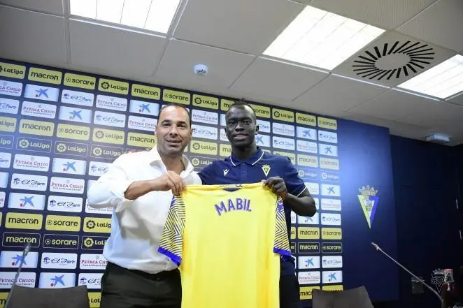 Presentaci&oacute;n Awer Mabil como jugador del C&aacute;diz. - C&aacute;diz CF