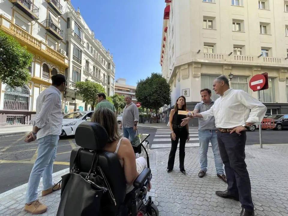 Reuni&oacute;n de Sanz con vecinos del Casco antiguo. - CANDIDATURA PP