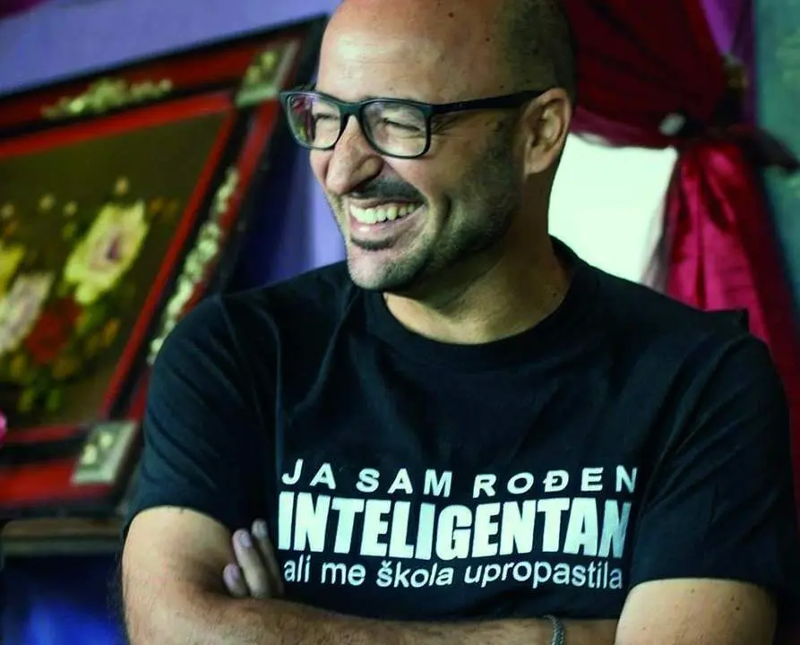 Alejandro Luque se estrena, director del evento literario m&aacute;s importante de C&aacute;diz, la 37 Feria del Libro.  - VIVA