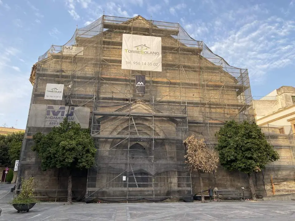 Fachada principal de San Dionisio.  - Cristo Garc&iacute;a