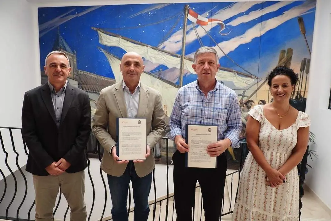 Firma del acuerdo entre la Fundaci&oacute;n Cepsa y el Ayuntamiento de Palos de la Frontera. - VH