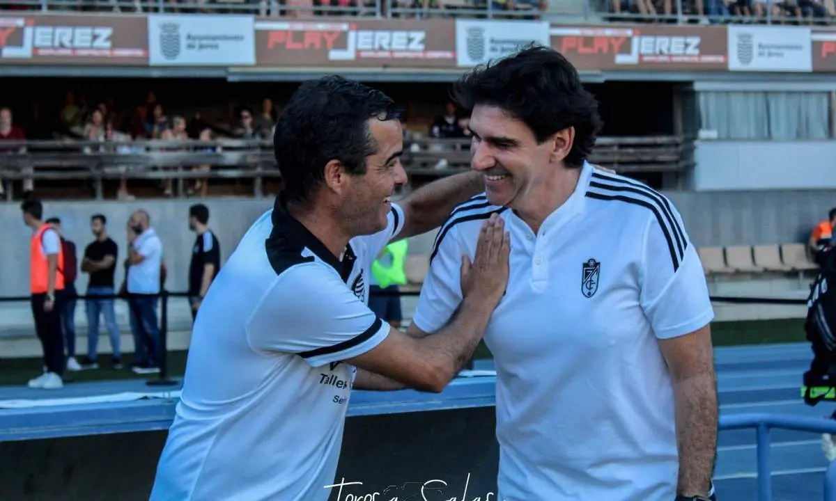 Jos&eacute; P&eacute;rez Herrera, junto a Karanka en Chap&iacute;n. - Teresa Salas