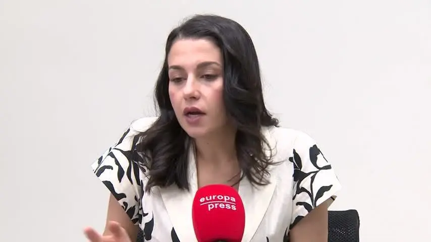 Arrimadas ve al Gobierno "como pollo sin cabeza" en materia energ&eacute;tica