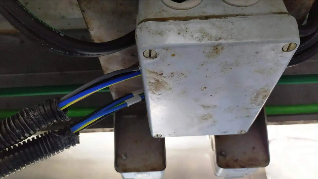 Estado en el que se encuentran los aparatos el&eacute;ctricos del Hospital Puerta del Mar. - VIVA