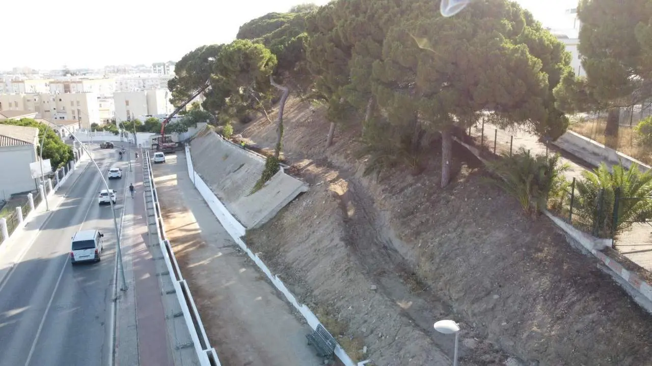 Obras de jardiner&iacute;a en la Cuesta de El Picacho. - N. Garc&iacute;a