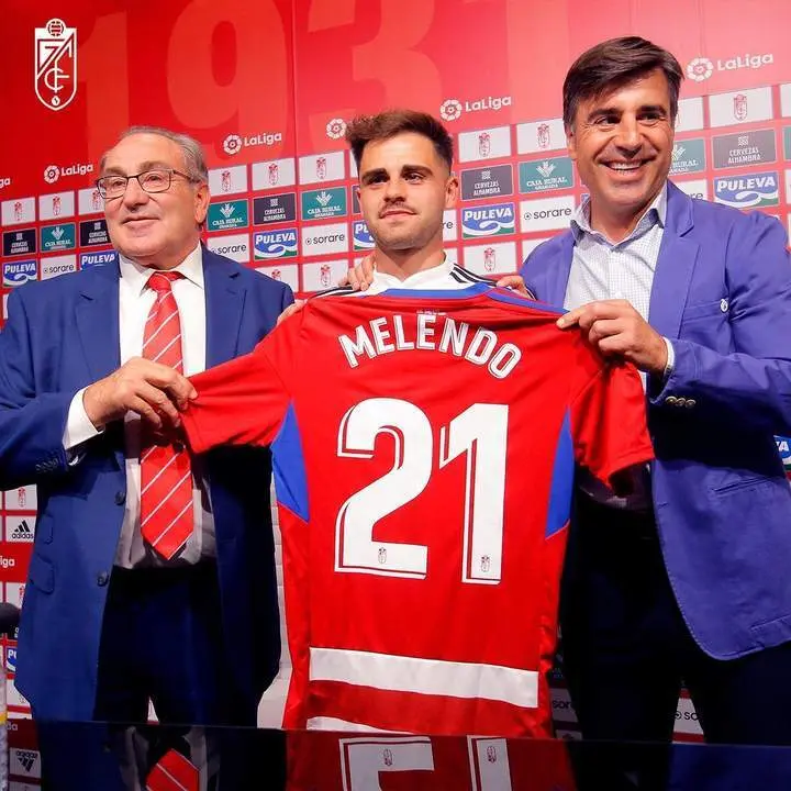 Presentaci&oacute;n de Melendo. - @GranadaCF