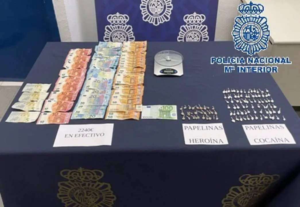 Dinero y droga intervenida en una operaci&oacute;n policial - EP