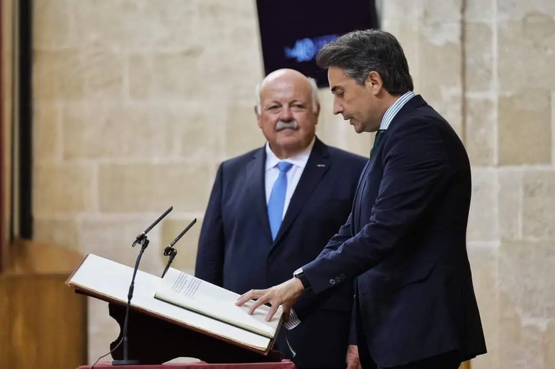 Salda&ntilde;a durante la toma de posesi&oacute;n en el parlamento - PP
