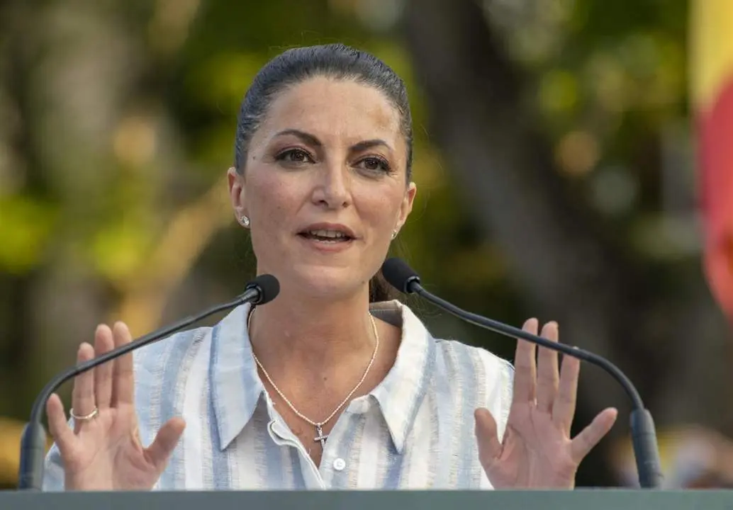 La candidata de Vox a la Presidencia de la Junta, Macarena Olona, en campa&ntilde;a.  - EFE