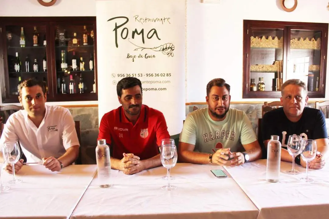 Un momento de la presentaci&oacute;n de Dani G&uuml;iza como jugador de la UD Algaida en el Restaurante Poma - Ra&uacute;l J. Bustillos