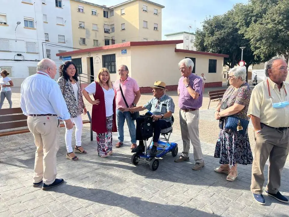 La alcaldesa, Mamen S&aacute;nchez, en la barriada de Las Torres.  - Andaluc&iacute;a Informaci&oacute;n
