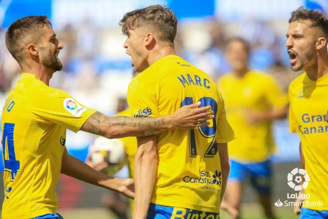 Marc Cardona celebra con euforia el 1-1 - LLSB