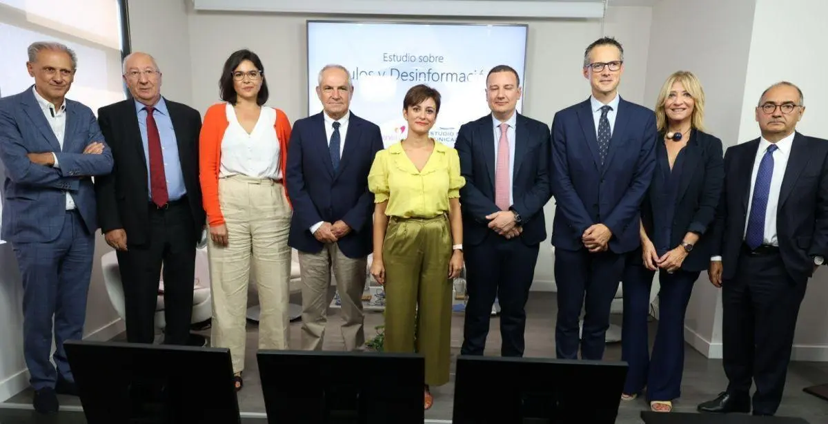 Participantes de la presentaci&oacute;n del informe 'Bulos y desinformaci&oacute;n'. - Jorge Villa/Servimedia