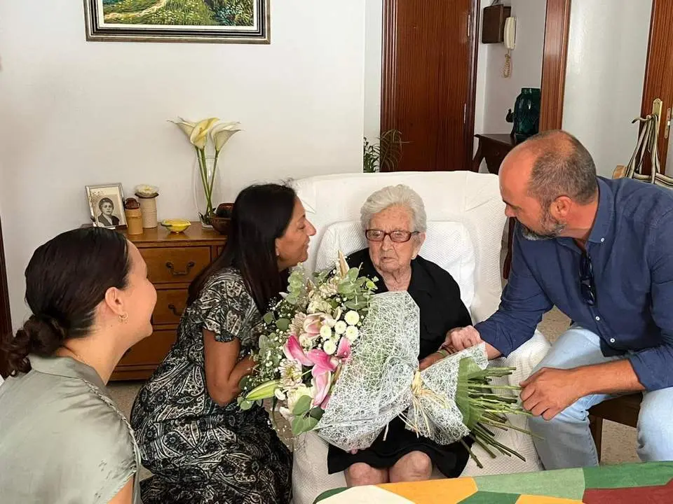 Visita del alcalde a Mar&iacute;a Rodr&iacute;guez. - A. I.