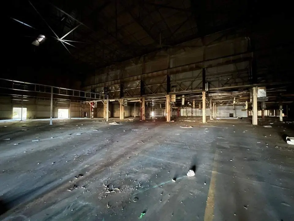 Interior de las instalaciones de Delphi, en Puerto Real, en estado de abandono. - Antonio Bernal